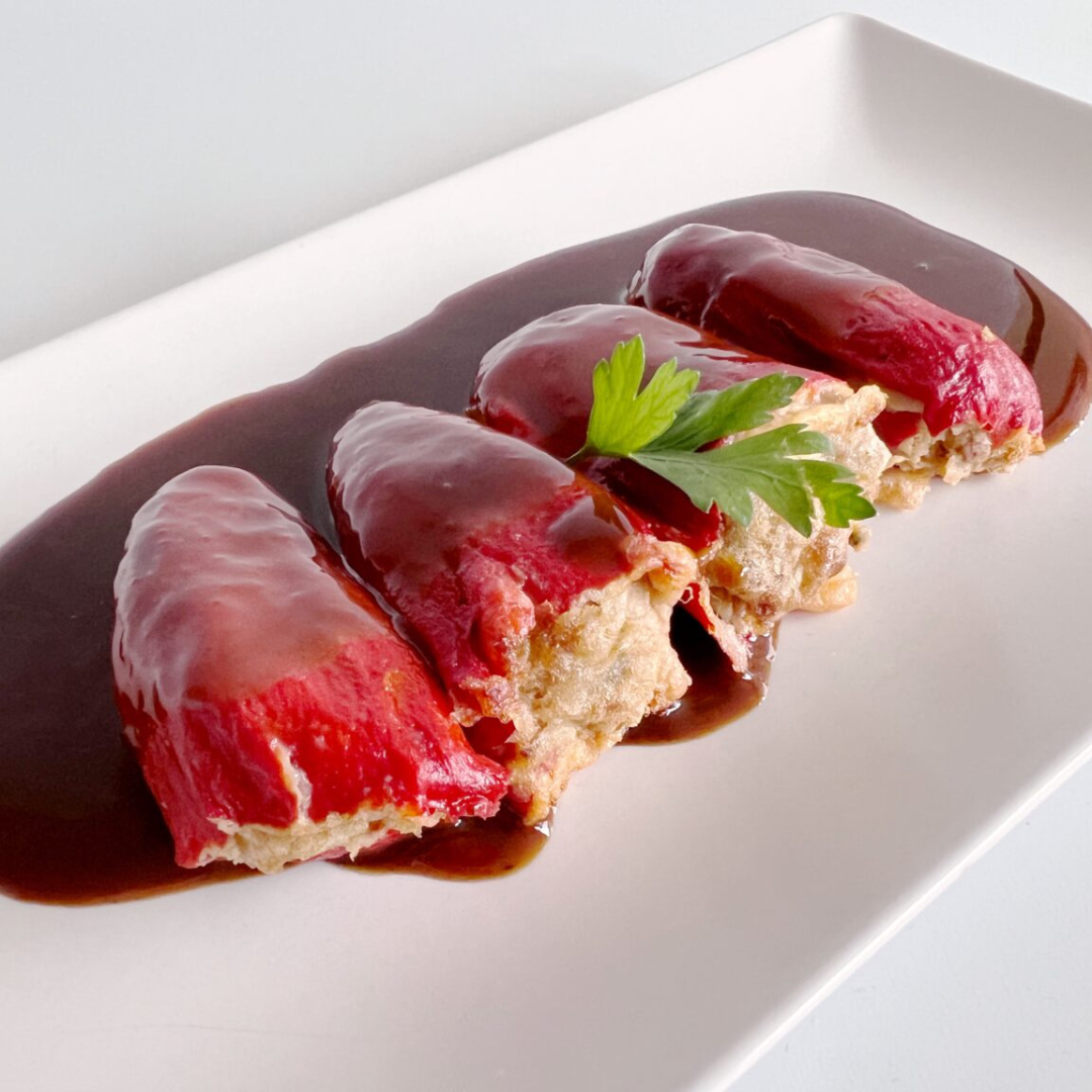 Pimientos rellenos de carne y salsa demi glace